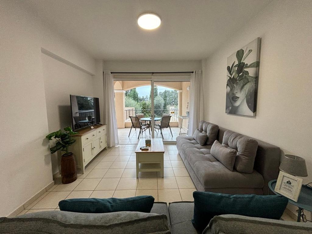 Cozy Apartment In Paphos Beautiful Complex Eksteriør billede