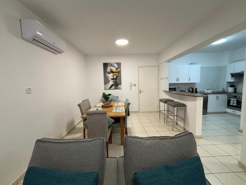 Cozy Apartment In Paphos Beautiful Complex Eksteriør billede