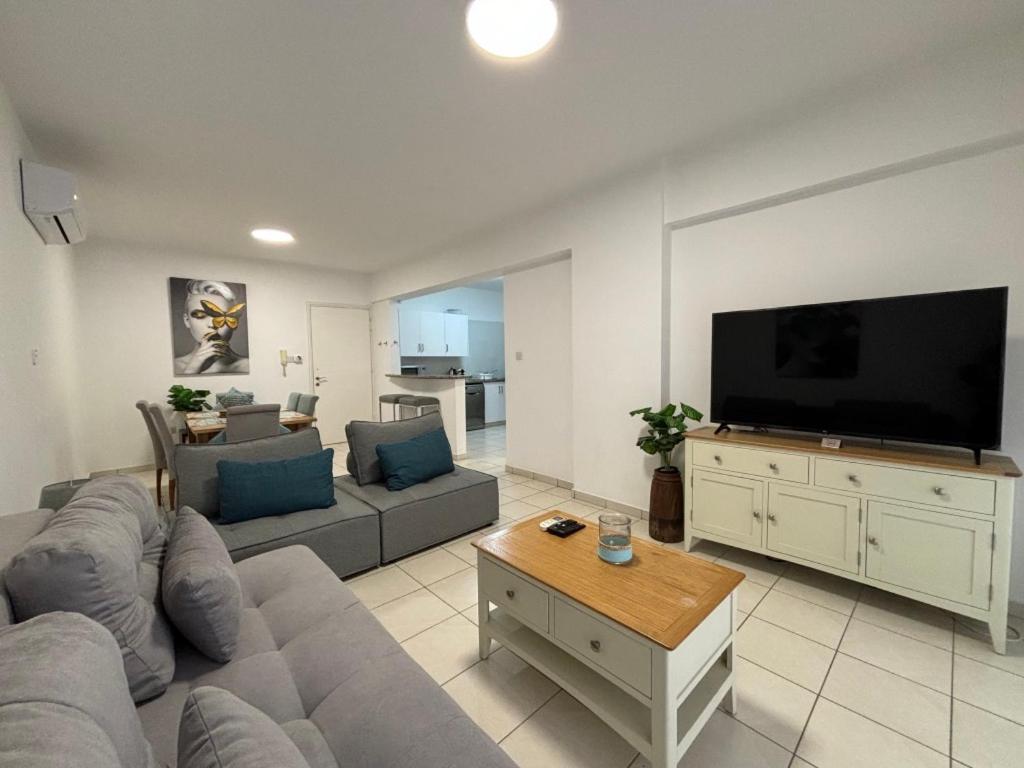 Cozy Apartment In Paphos Beautiful Complex Eksteriør billede