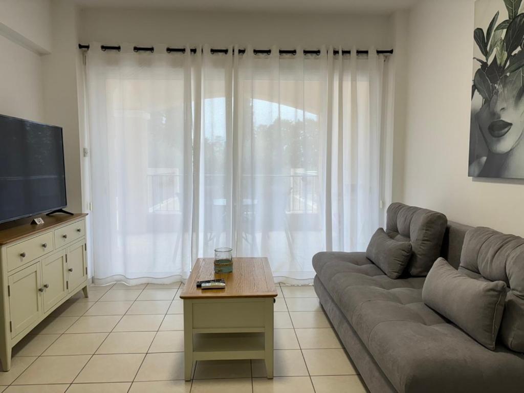 Cozy Apartment In Paphos Beautiful Complex Eksteriør billede