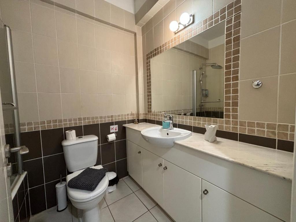 Cozy Apartment In Paphos Beautiful Complex Eksteriør billede