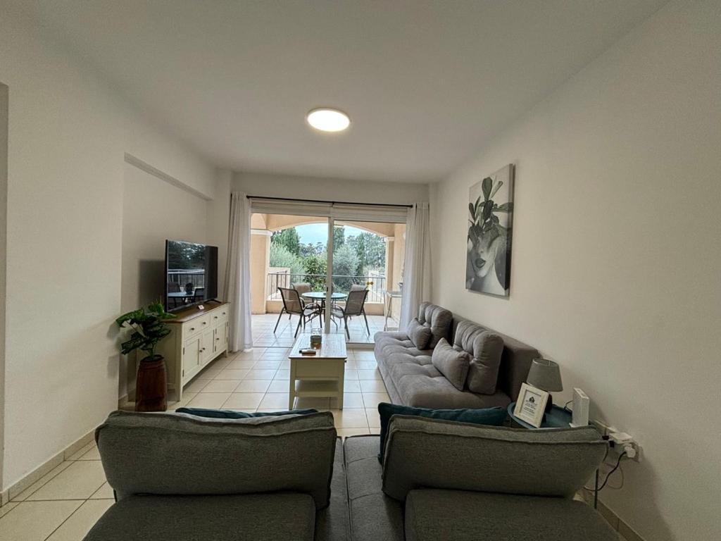 Cozy Apartment In Paphos Beautiful Complex Eksteriør billede