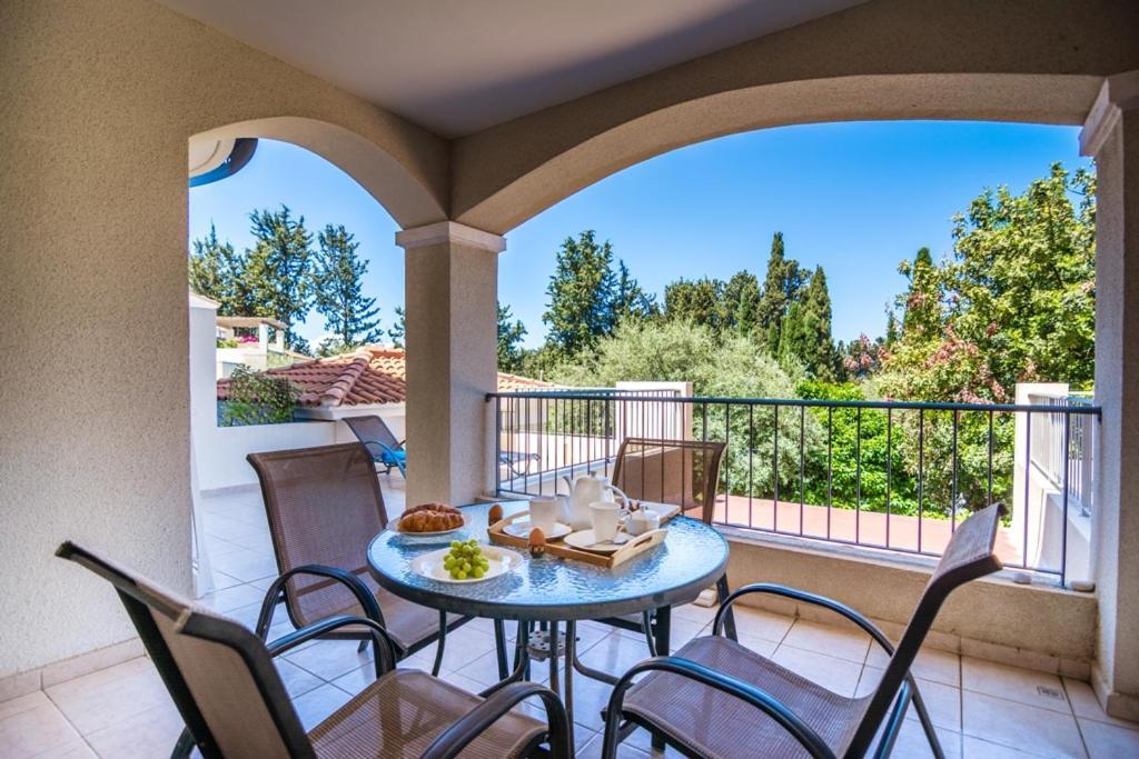 Cozy Apartment In Paphos Beautiful Complex Eksteriør billede